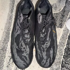 Jordan future black metallic gold tiger camo sneakers 9.5